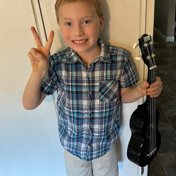 Boys Short Sleeve Collared Button Up Shirts - Picture 8 of 8